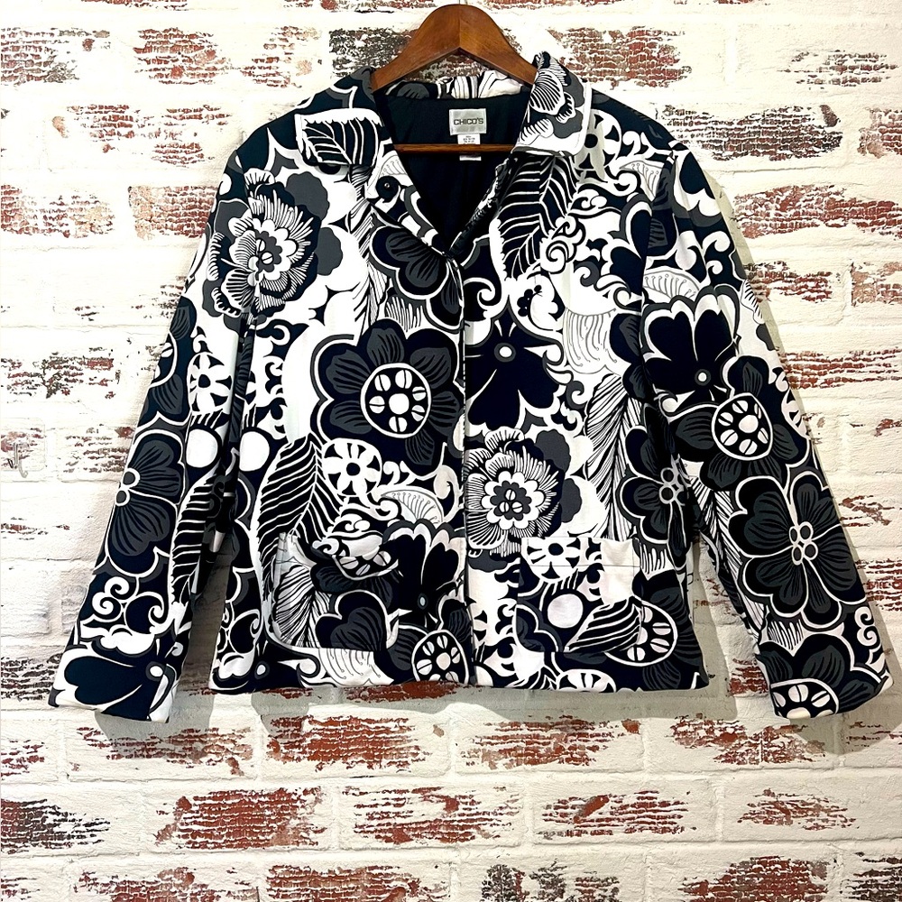 Chico’s Blazer Jacket Soft Floral Button Up Black White Retro Flowers Sz 3 (L)